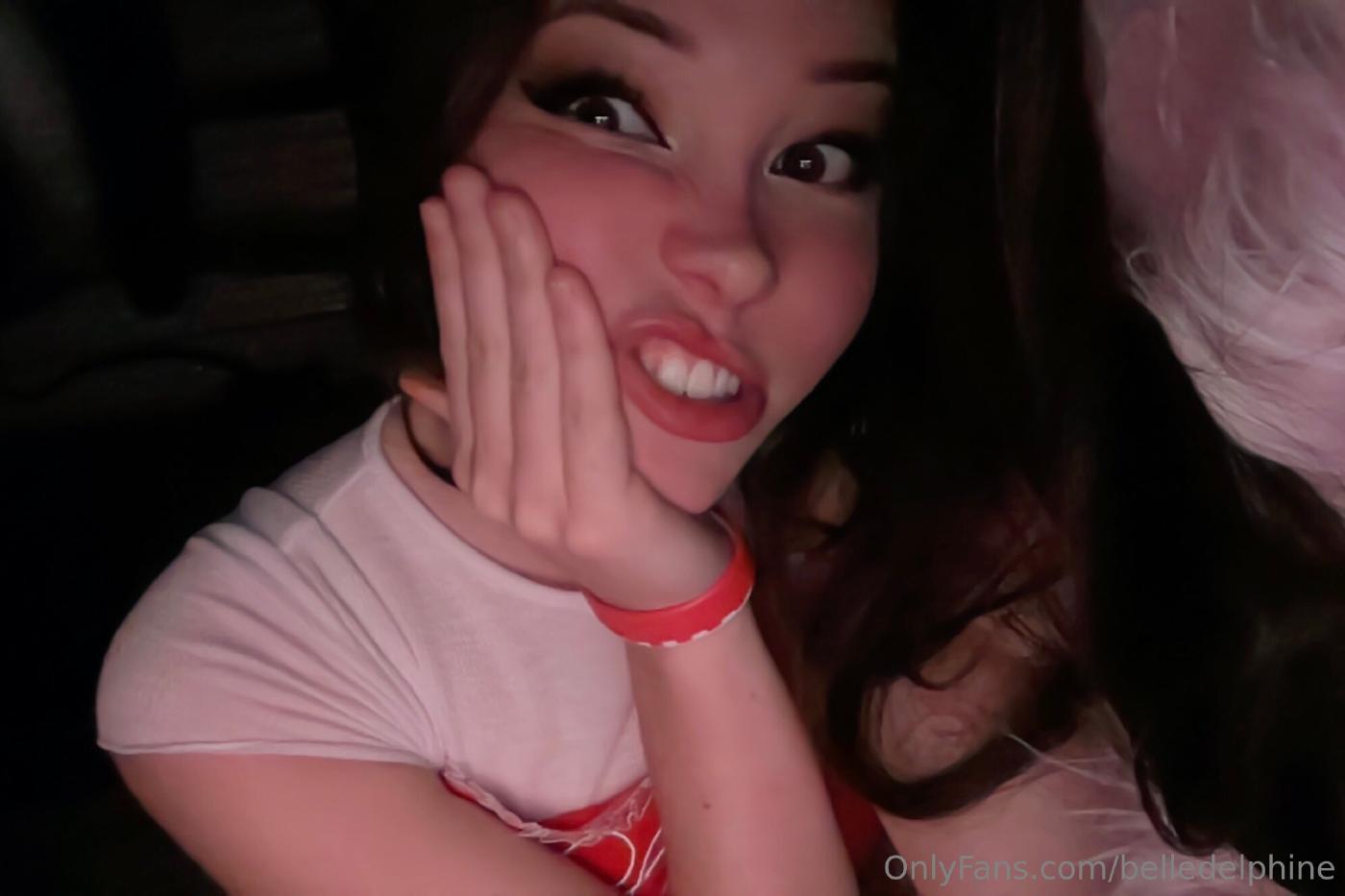 belle delphine cute laptop selfies onlyfans set leaked silmnc