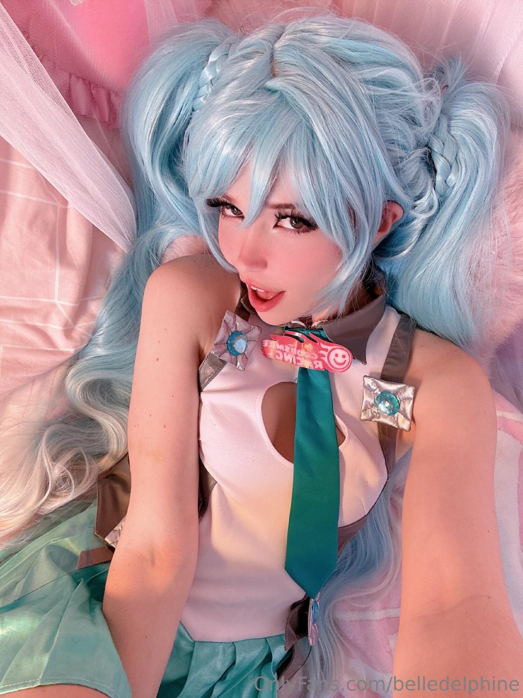 belle delphine sexy miku cosplay onlyfans set leaked moucbz