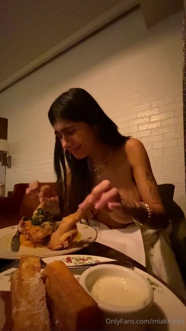 mia khalifa topless hotel dinner onlyfans video leaked 6