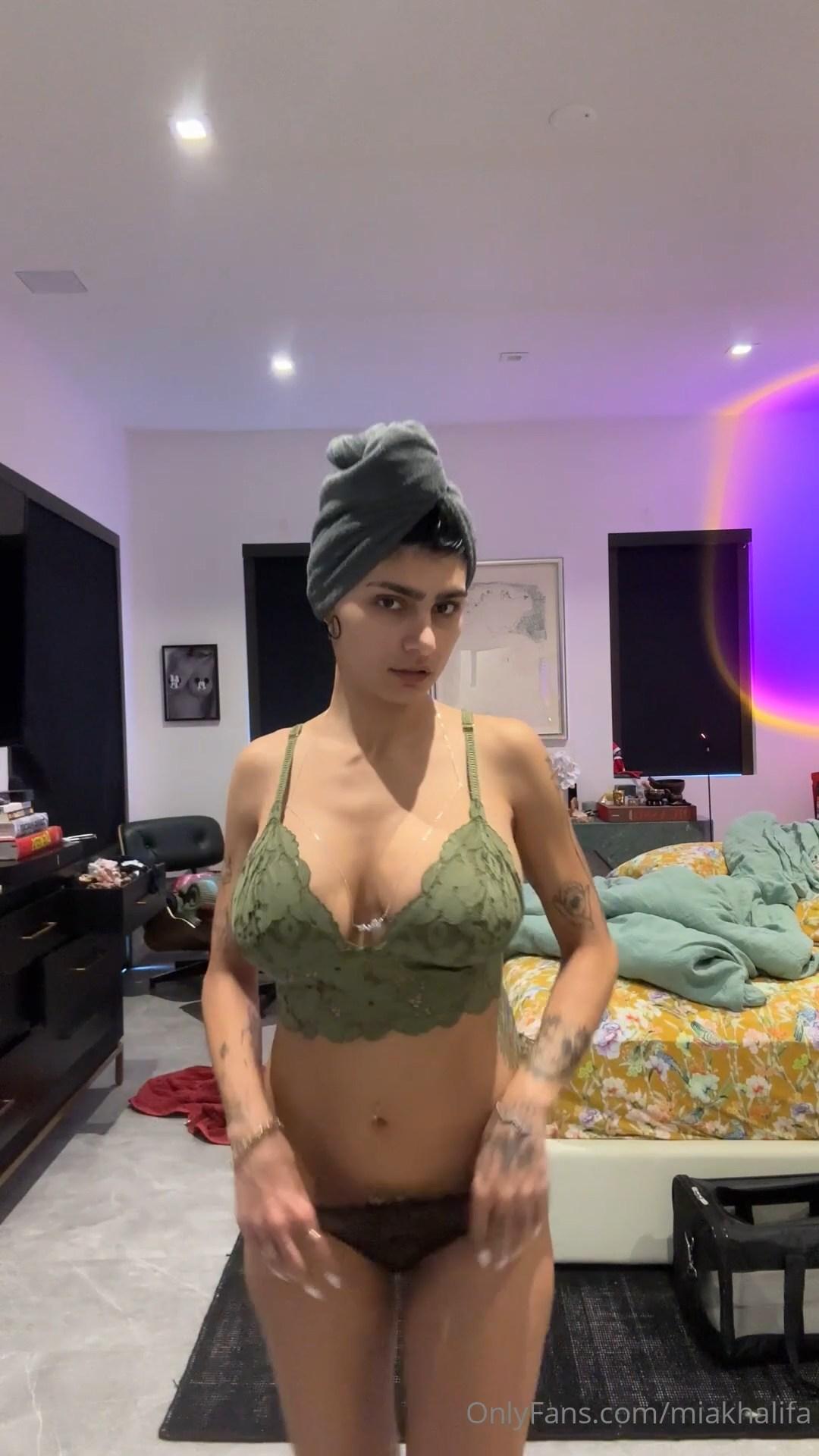mia khalifa nude dressing onlyfans video leaked lnzfhz