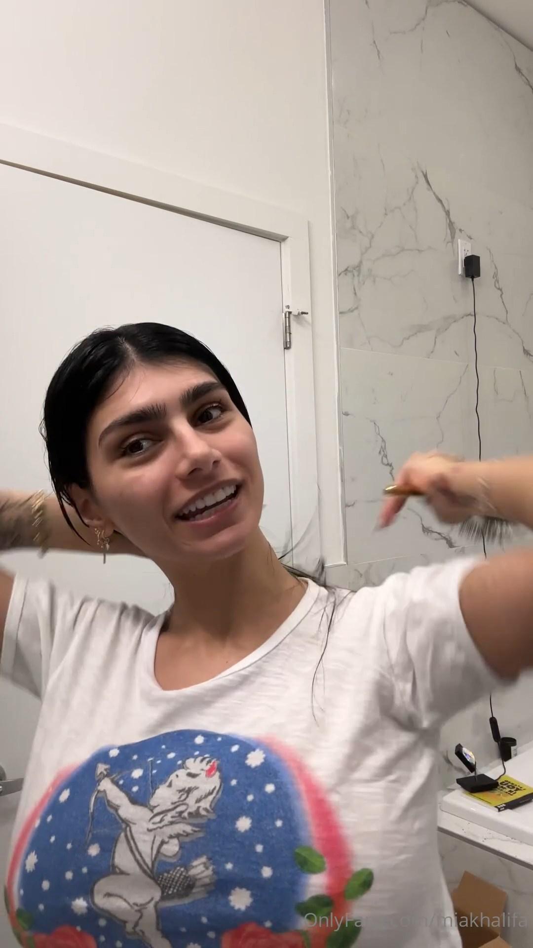 mia khalifa nude dressing onlyfans video leaked myrcfn