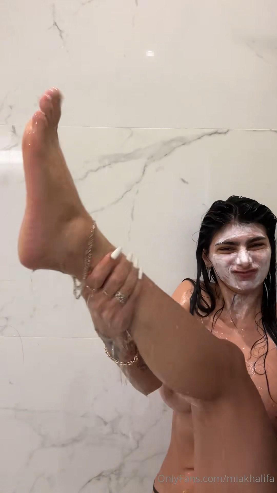 mia khalifa nude shower shaving onlyfans video leaked igqfns