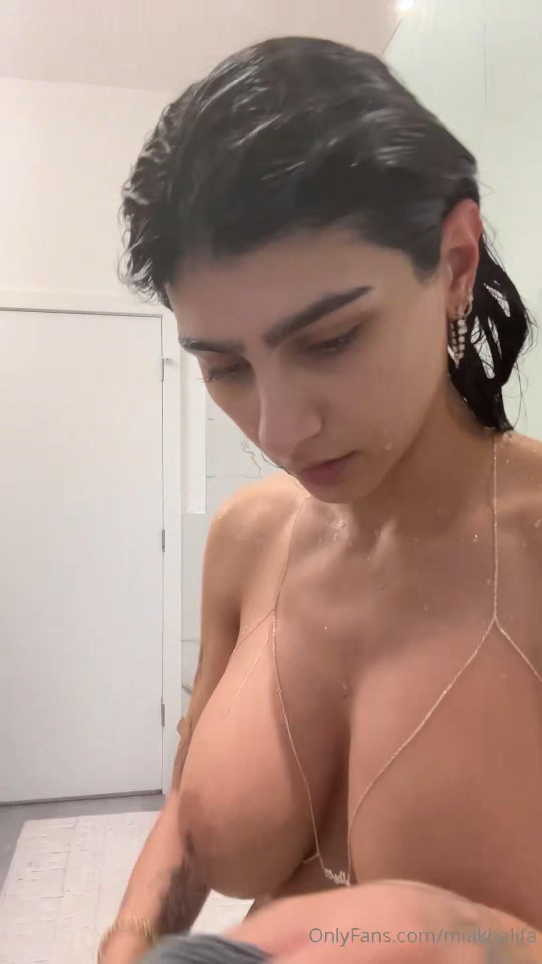 mia khalifa nude shower towel onlyfans video leaked