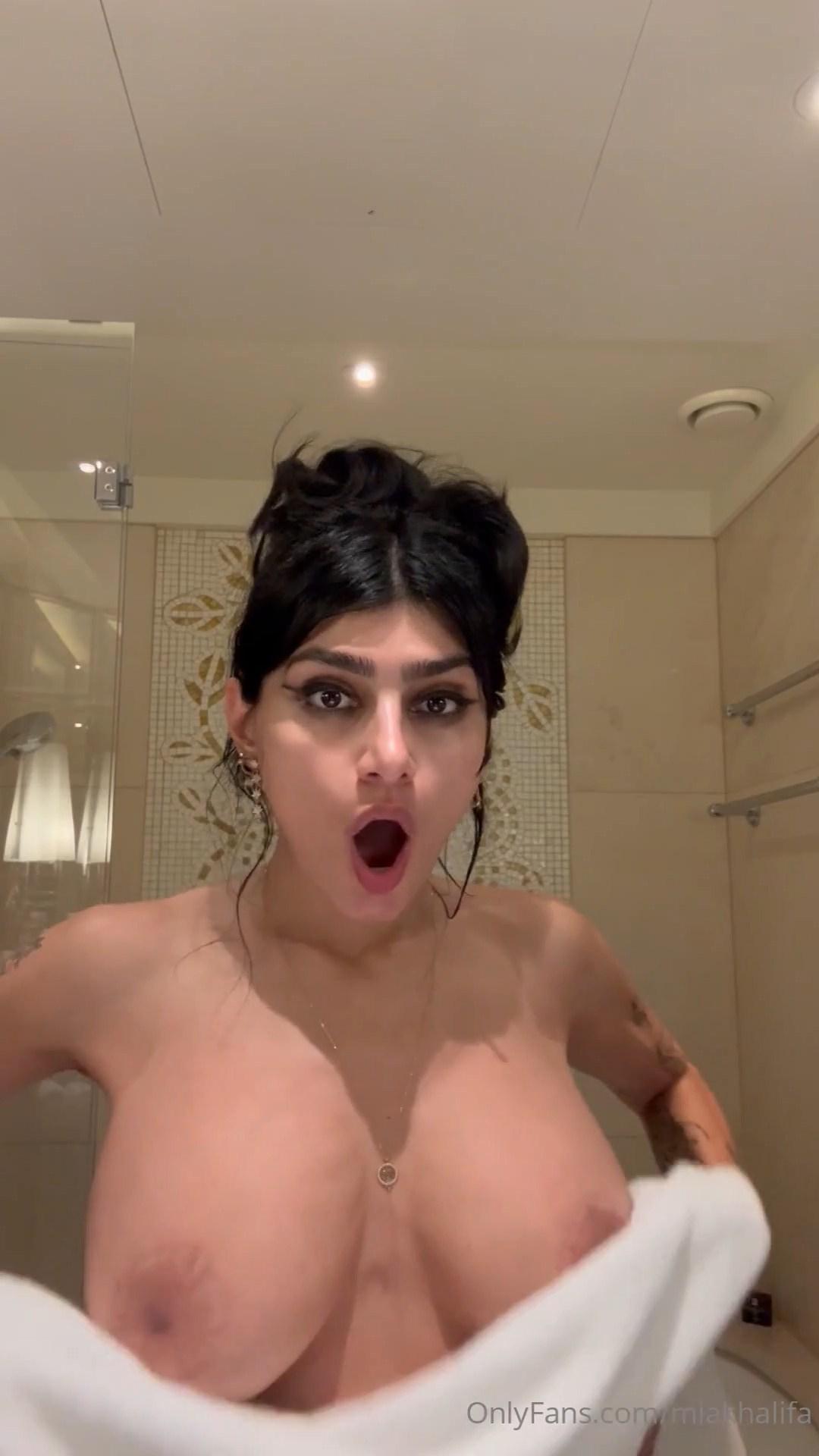 mia khalifa nude teethbrushing onlyfans video leaked axoucr 1