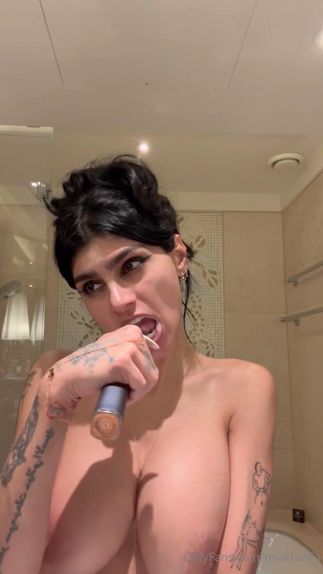 mia khalifa nude teethbrushing onlyfans video leaked fyziiy
