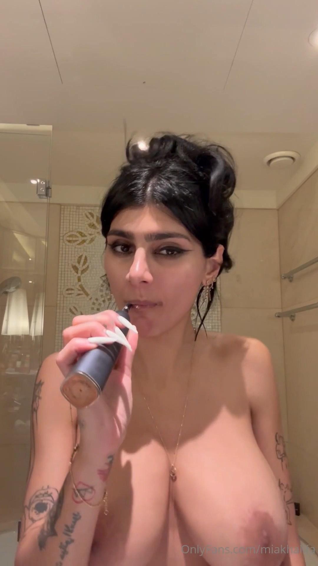 mia khalifa nude teethbrushing onlyfans video leaked