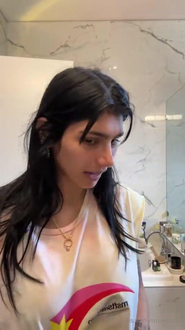 mia khalifa nude bathroom onlyfans livestream leaked