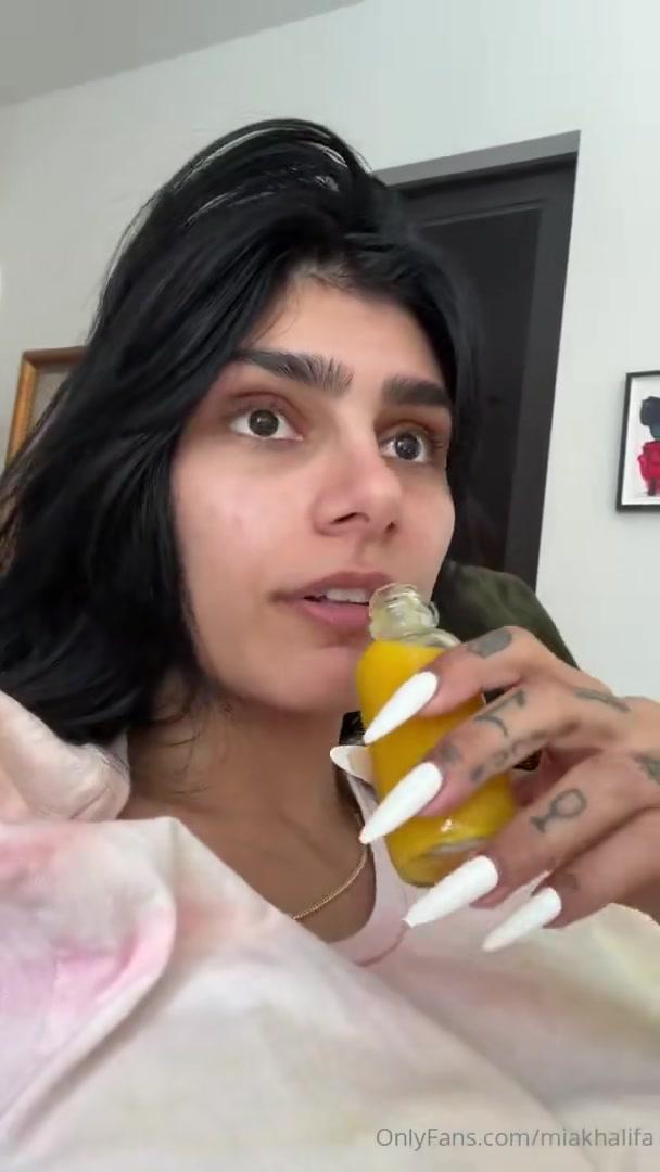 mia khalifa nude bathroom onlyfans livestream leaked saueqc