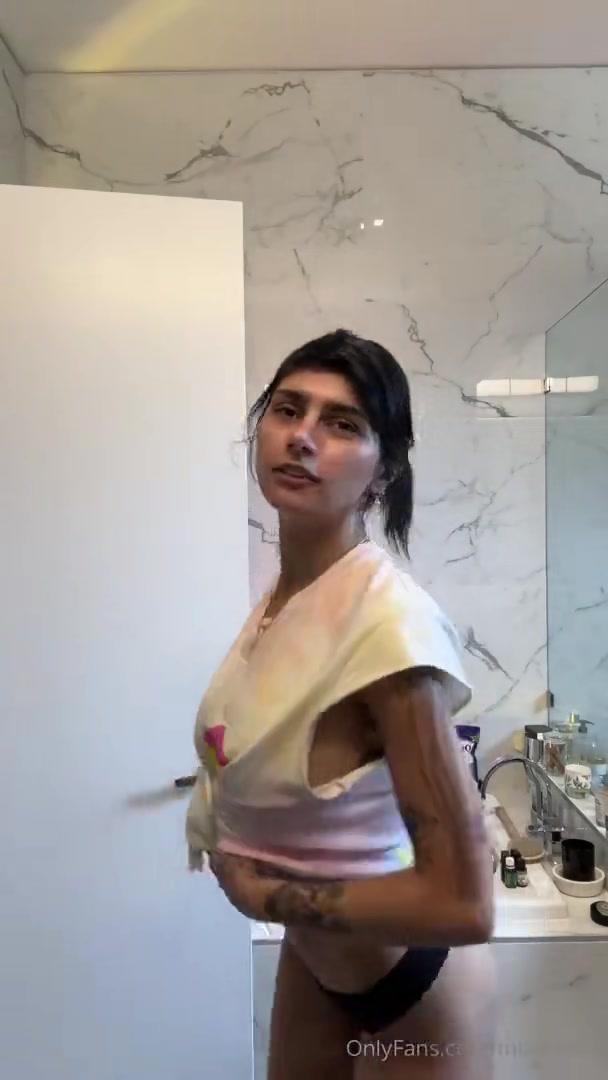 mia khalifa nude bathroom onlyfans livestream leaked uofjlb