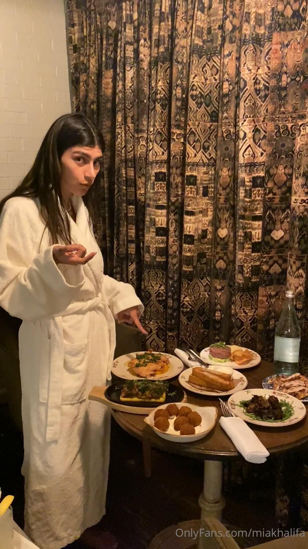 mia khalifa nude dinner onlyfans livestream leaked fpbnqe