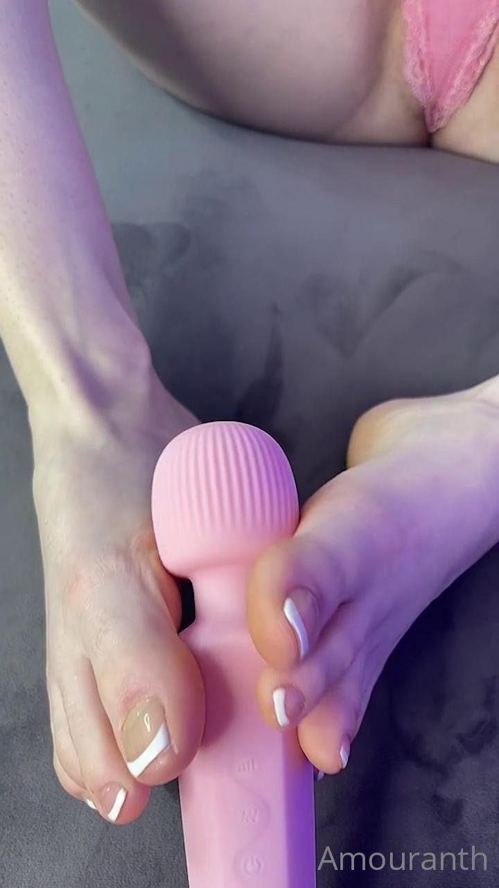 amouranth bare feet vibrator footjob onlyfans video leaked mzirhq