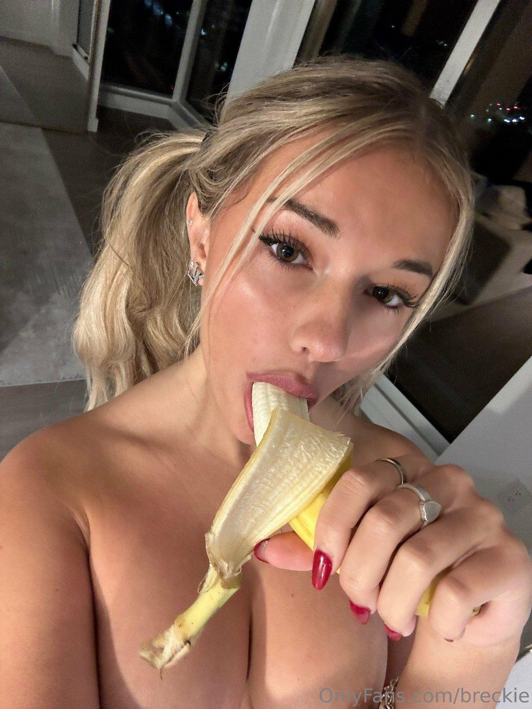 breckie hill topless banana blowjob tease onlyfans set leaked okkorw