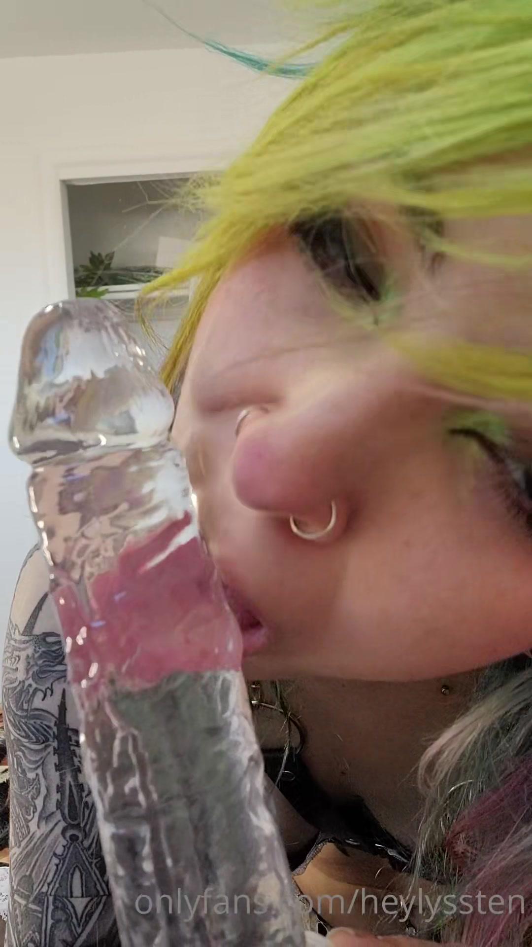 heylyssten close up dildo blowjob onlyfans video leaked kbrwvn