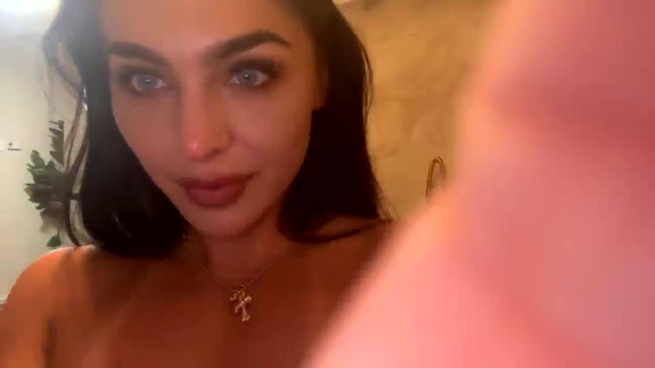 emily rinaudo nude kitchen cooking onlyfans video leaked obhvun