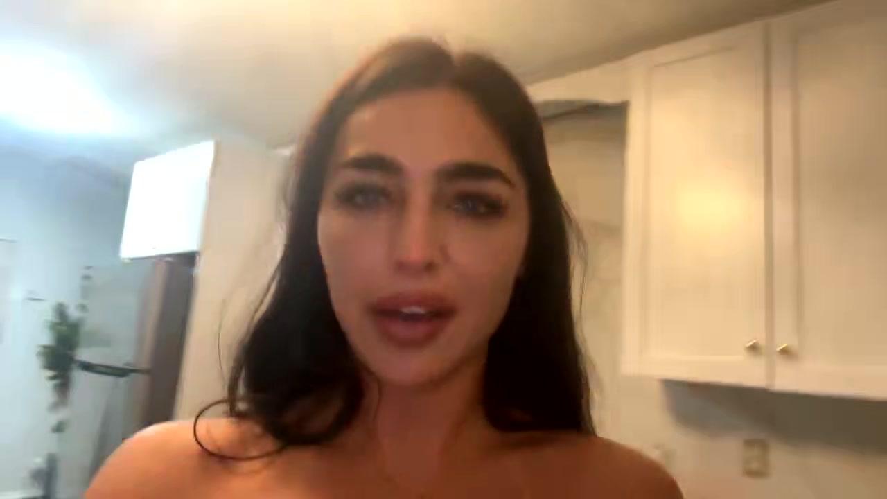 emily rinaudo nude kitchen cooking onlyfans video leaked
