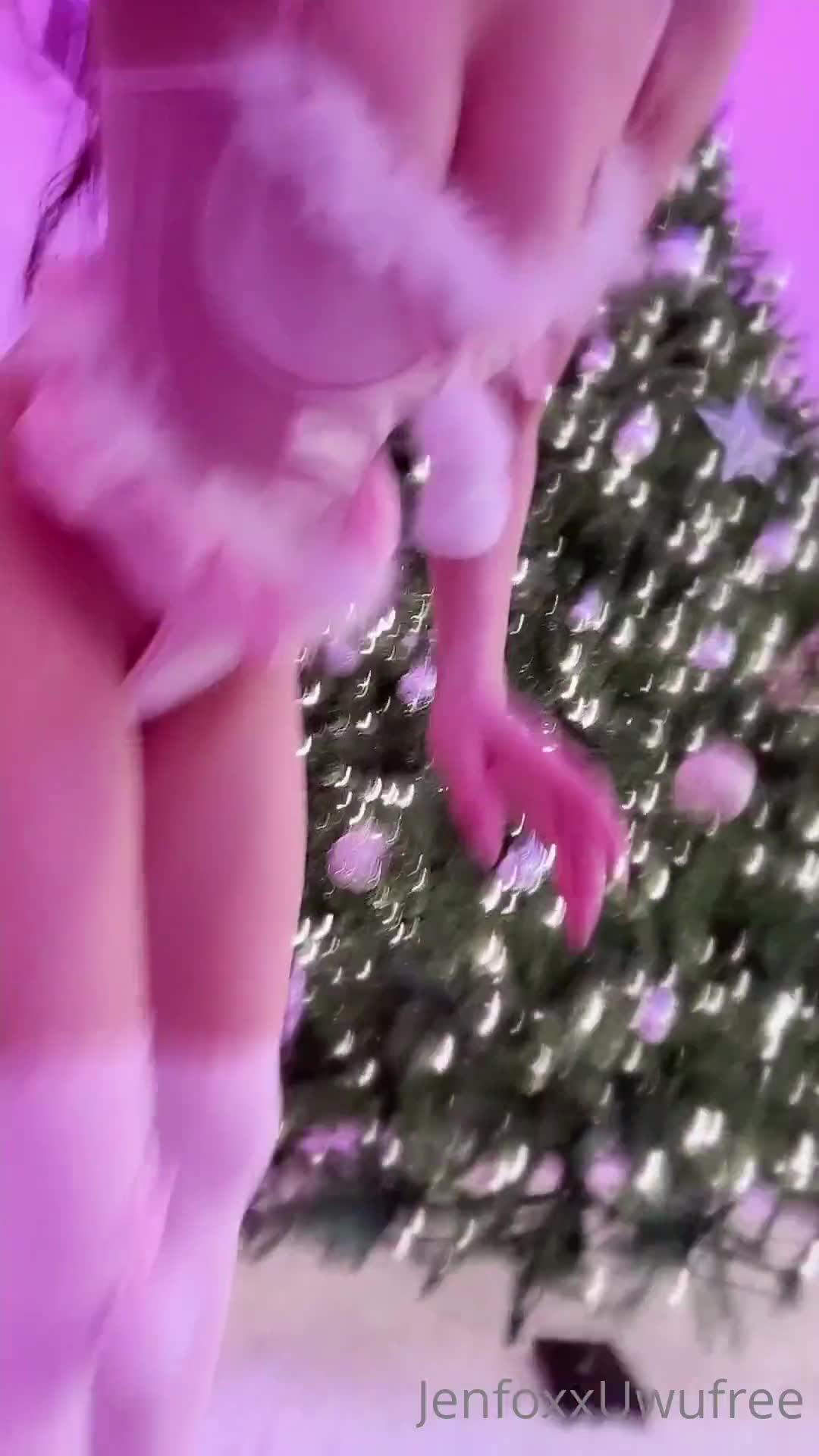 jenfoxx xmas elf ass tease onlyfans video leaked ozksfv influencersgonewild