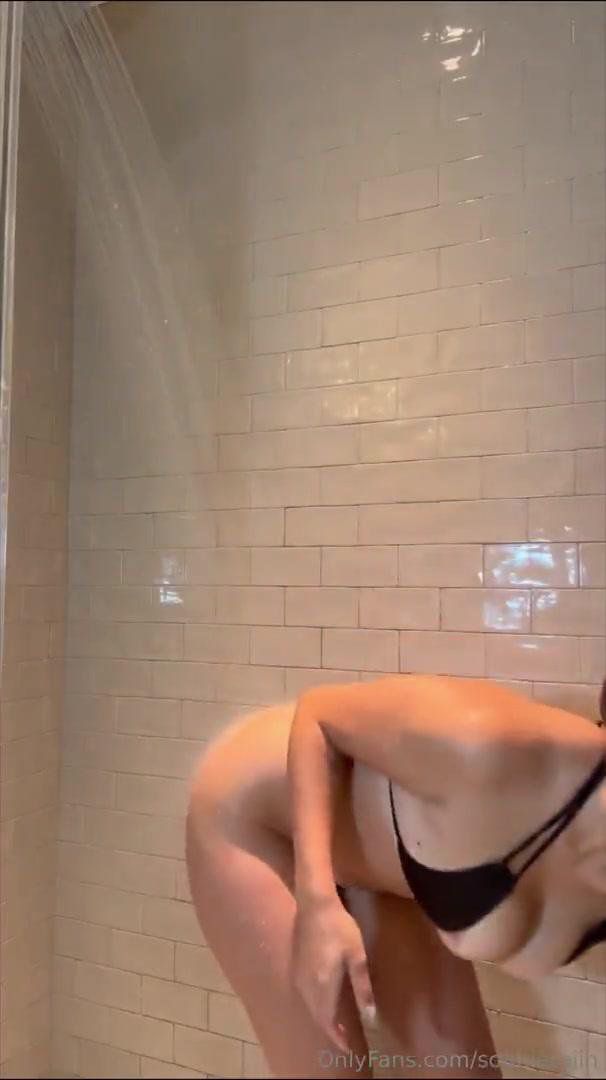 sophieraiin shower bikini striptease onlyfans video leaked 17